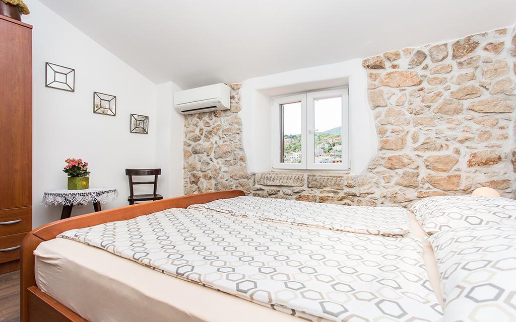 Apartment & Room Antonio Vrbnik Exterior photo